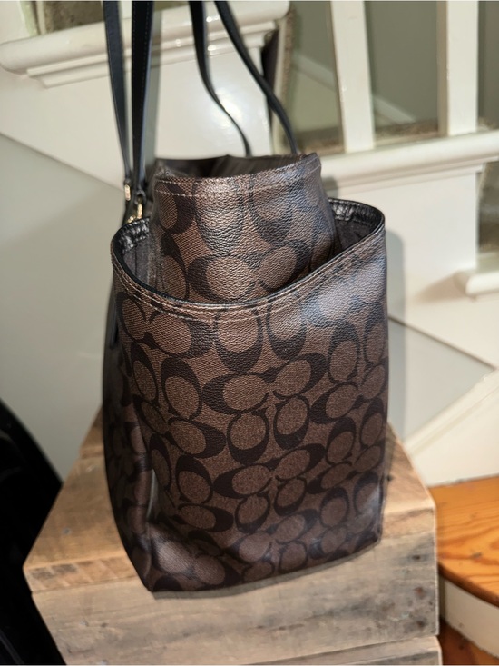 coach large tote travel bag Outlet City In Maxi Signature Canvas A versatile weekend bag Large Women's Tote Bags &